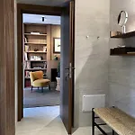 The Iconic לינה וארוחת בוקר 4*